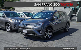 2018 Toyota RAV4 XLE 2T3RFREV5JW762896 2018 Toyota RAV4 XLE