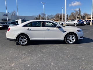 2018 Ford Taurus 1FAHP2E8XJG125126 2018 Ford Taurus