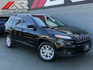 2018 Jeep Cherokee Latitude 1C4PJLCB1JD572814 2018 Jeep Cherokee Latitude