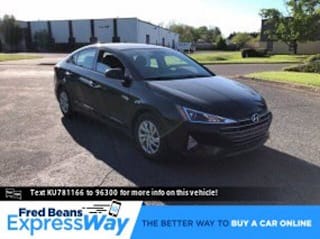 2019 Hyundai Elantra SE KMHD74LF8KU781166 2019 Hyundai Elantra SE