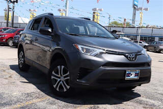 2018 Toyota RAV4 LE JTMBFREV6JJ733424 2018 Toyota RAV4 LE