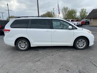 2011 Toyota Sienna XLE 8-Passenger 5TDYK3DC3BS166340 2011 Toyota Sienna XLE 8-Passenger