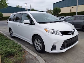 2018 Toyota Sienna 5TDKZ3DC4JS932625 2018 Toyota Sienna