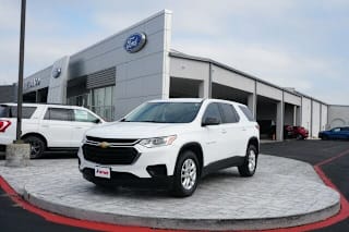 2019 Chevrolet Traverse LS 1GNERFKW9KJ260286 2019 Chevrolet Traverse LS