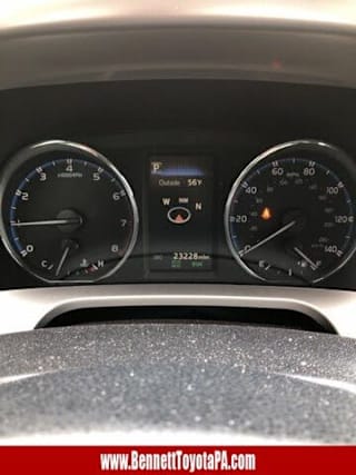 2018 Toyota RAV4 JTMDFREV2JD256014 2018 Toyota RAV4