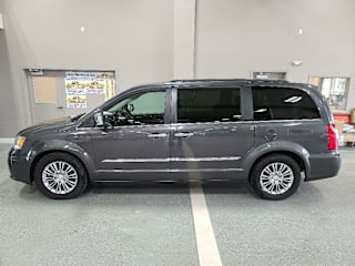 2016 Chrysler Town and Country Touring-L Anniversary Edition 2C4RC1CG7GR190280 2016 Chrysler Town and Country Touring-L Anniversary Edition