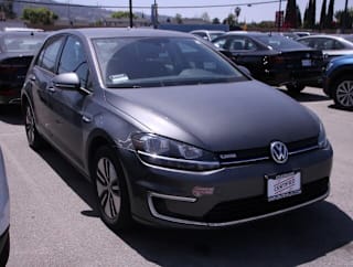2017 Volkswagen e-Golf WVWKR7AUXHW954613 2017 Volkswagen e-Golf