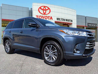 2019 Toyota Highlander XLE 5TDKZRFH1KS338569 2019 Toyota Highlander XLE