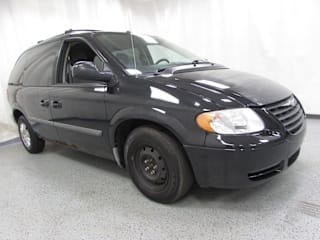 2007 Chrysler Town and Country Base 1A4GJ45R17B135877 2007 Chrysler Town and Country Base