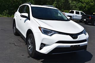 2018 Toyota RAV4 XLE JTMRFREV3JD245559 2018 Toyota RAV4 XLE