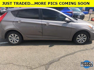 2017 Hyundai Accent SE KMHCT5AE0HU356833 2017 Hyundai Accent SE