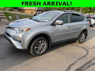 2017 Toyota RAV4 Hybrid XLE JTMRJREV9HD077757 2017 Toyota RAV4 Hybrid XLE