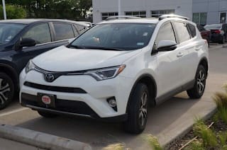 2018 Toyota RAV4 XLE JTMWFREV7JJ745258 2018 Toyota RAV4 XLE