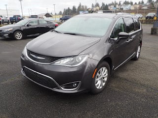 2019 Chrysler Pacifica Touring L 2C4RC1BG2KR597207 2019 Chrysler Pacifica Touring L