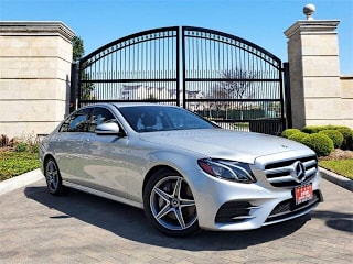 2018 Mercedes-Benz E-Class E 300 WDDZF4JB9JA381619 2018 Mercedes-Benz E-Class E 300