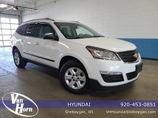 2017 Chevrolet Traverse LS 1GNKVFEDXHJ333974 2017 Chevrolet Traverse LS