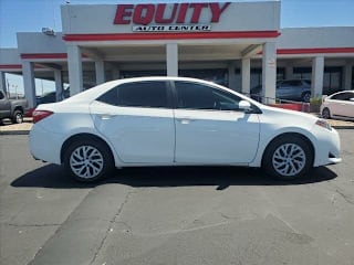2017 Toyota Corolla LE 2T1BURHE0HC852416 2017 Toyota Corolla LE