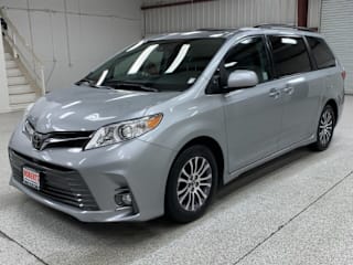 2018 Toyota Sienna XLE 8-Passenger 5TDYZ3DC9JS953061 2018 Toyota Sienna XLE 8-Passenger