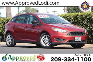 2018 Ford Focus SE 1FADP3K21JL252360 2018 Ford Focus SE