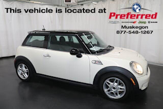 2010 MINI Cooper S WMWMF7C56ATZ70075 2010 MINI Cooper S