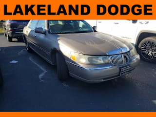 2000 Lincoln Town Car 1LNHM82W3YY940552 2000 Lincoln Town Car