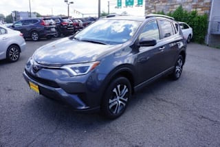 2018 Toyota RAV4 LE JTMBFREV1JJ210635 2018 Toyota RAV4 LE
