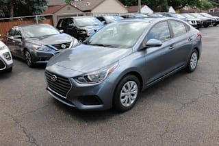 2019 Hyundai Accent SE 3KPC24A33KE061893 2019 Hyundai Accent SE