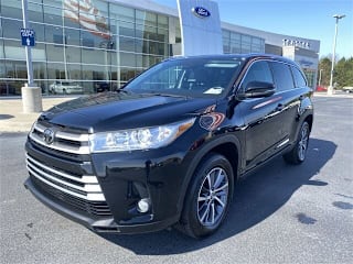 2019 Toyota Highlander XLE 5TDKZRFH1KS560951 2019 Toyota Highlander XLE
