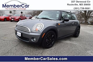 2010 MINI Cooper Base WMWMF3C56ATU79787 2010 MINI Cooper Base