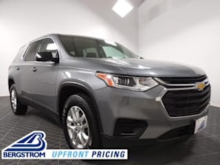 2018 Chevrolet Traverse LS 1GNERFKW2JJ133930 2018 Chevrolet Traverse LS