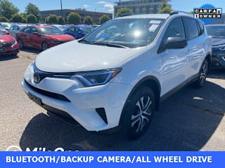 2018 Toyota RAV4 LE JTMBFREV4JJ218440 2018 Toyota RAV4 LE