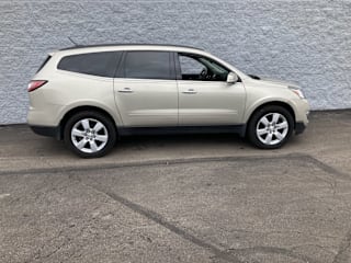 2017 Chevrolet Traverse LT 1GNKRGKD9HJ173049 2017 Chevrolet Traverse LT