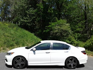 2017 Honda Accord Sport 1HGCR2F56HA153698 2017 Honda Accord Sport