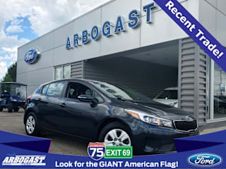 2017 Kia Forte5 LX KNAFK5A85H5693522 2017 Kia Forte5 LX