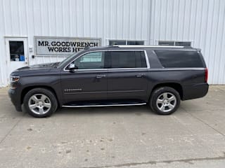 2017 Chevrolet Suburban 1GNSKJKC4HR387294 2017 Chevrolet Suburban