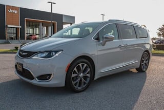 2017 Chrysler Pacifica Limited 2C4RC1GGXHR614692 2017 Chrysler Pacifica Limited