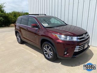 2019 Toyota Highlander XLE 5TDKZRFH5KS333665 2019 Toyota Highlander XLE