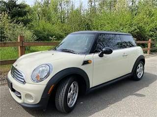 2011 MINI Cooper Base WMWSU3C50BT184389 2011 MINI Cooper Base