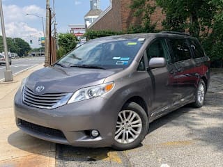 2017 Toyota Sienna XLE Premium 8-Passenger 5TDYZ3DC9HS869610 2017 Toyota Sienna XLE Premium 8-Passenger