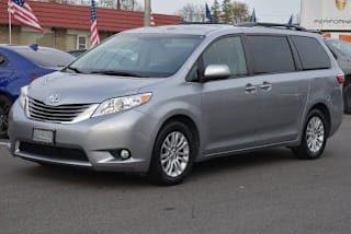 2017 Toyota Sienna XLE 8-Passenger 5TDYZ3DCXHS825518 2017 Toyota Sienna XLE 8-Passenger