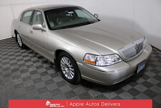 2004 Lincoln Town Car Signature 1LNHM81W54Y637039 2004 Lincoln Town Car Signature