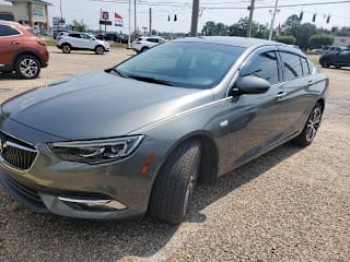 2018 Buick Regal Sportback Essence W04GP6SX6J1161840 2018 Buick Regal Sportback Essence