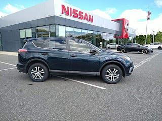 2018 Toyota RAV4 LE JTMBFREV7JJ247432 2018 Toyota RAV4 LE