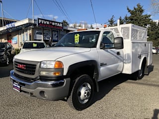 2005 GMC Sierra 3500 service body 1GDJC34235E285095 2005 GMC Sierra 3500 service body