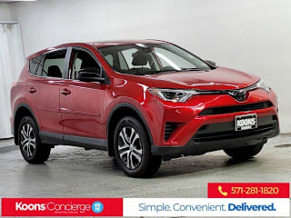 2017 Toyota RAV4 LE JTMBFREV1HJ166338 2017 Toyota RAV4 LE