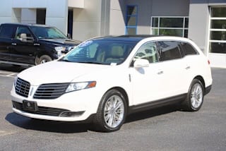 2018 Lincoln MKT Reserve 2LMHJ5AT0JBL00112 2018 Lincoln MKT Reserve