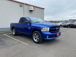 2018 Ram Pickup 1500 1C6RR7FG3JS181666 2018 Ram Pickup 1500