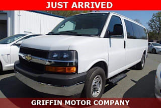 2017 Chevrolet Express Passenger 1GAZGPFG2H1336098 2017 Chevrolet Express Passenger