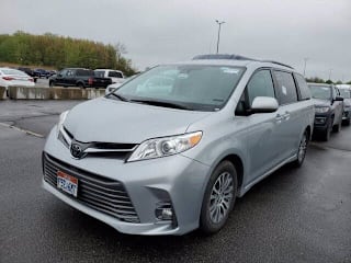 2019 Toyota Sienna XLE 8-Passenger 5TDYZ3DC1KS985889 2019 Toyota Sienna XLE 8-Passenger