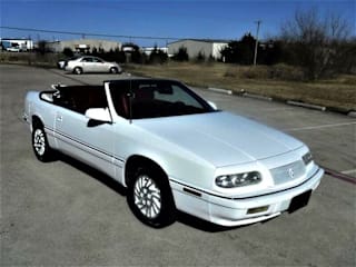 1994 Chrysler Le Baron 1C3EU4530RF288461 1994 Chrysler Le Baron